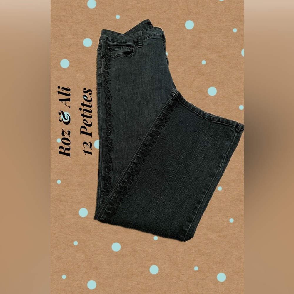ROZ & ALI Black Bootcut Mid Rise
Stretchy Jeans W sequins/embroidery
Petite 12